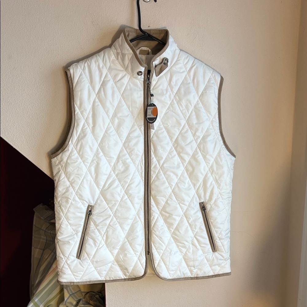 Women's Quilted White Vest with Faux Suede Trim NWT‎
